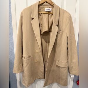 BB Dakota trench coat. Large